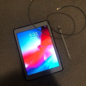 apple ipad 32gb and charger + apple pencil